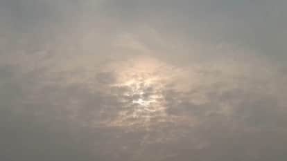 Meerut Weather Today: Fog and cold continue, vehicles move slowly on the highway, risk of accidents increases