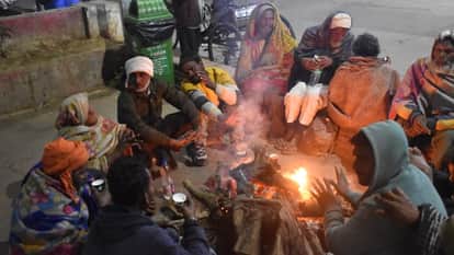 UP Weather: Fog prevailed in Moradabad, cold intensified, making first day of year coldest since 2020