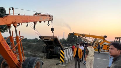 Jhansi: A trailer truck fell into the canal along with a Panipuri cart parked on the highway.