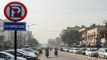 Traffic police have completely failed to control traffic on Vikas Marg