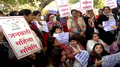 Unnao Misdeed case People protest outside Delhi High Court