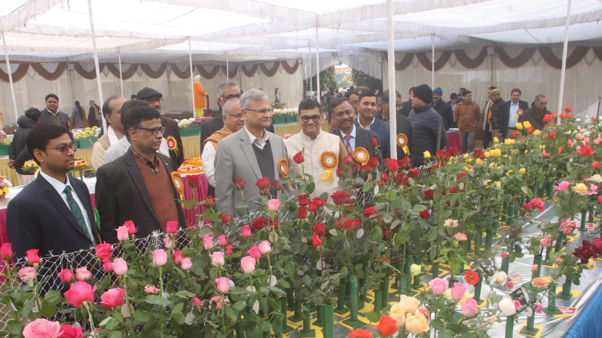 BHU flower exhibition featured floral Chandrayaan and flower-filled urn captivated everyone heart in varanasi