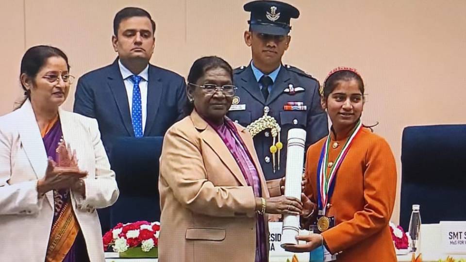 Barabanki daughter Pooja Pal honoured by President and PM Modi also encouraged her