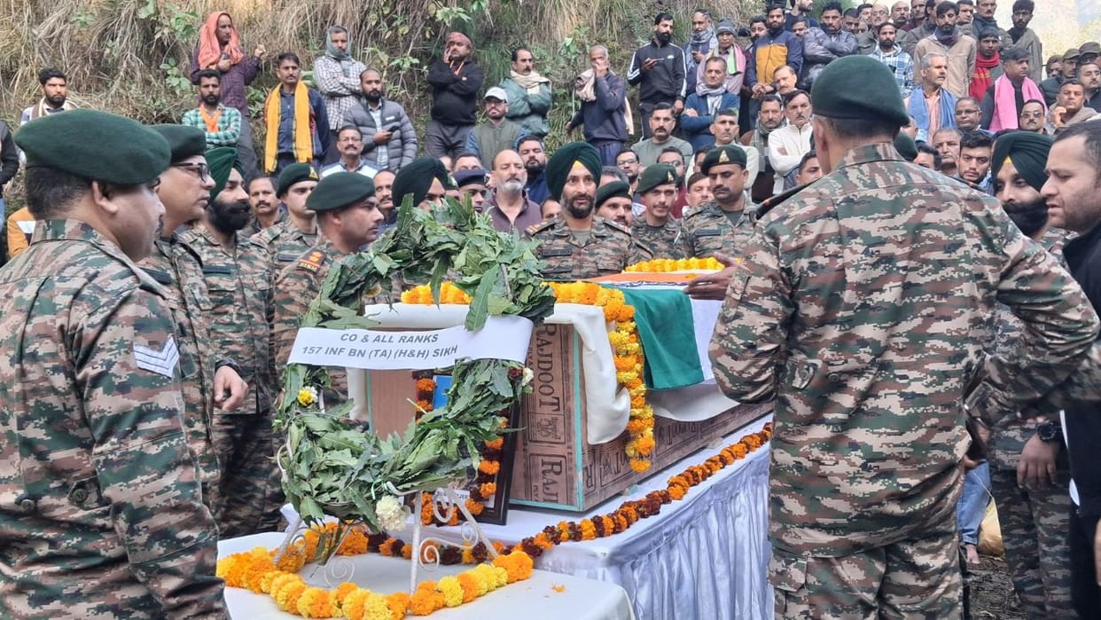 Last rites of martyr Subedar Surjeet