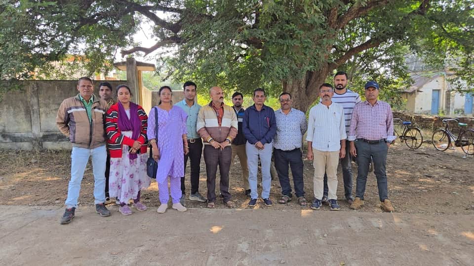 शिक्षकों और संस्था प्रमुख के बीच विवाद