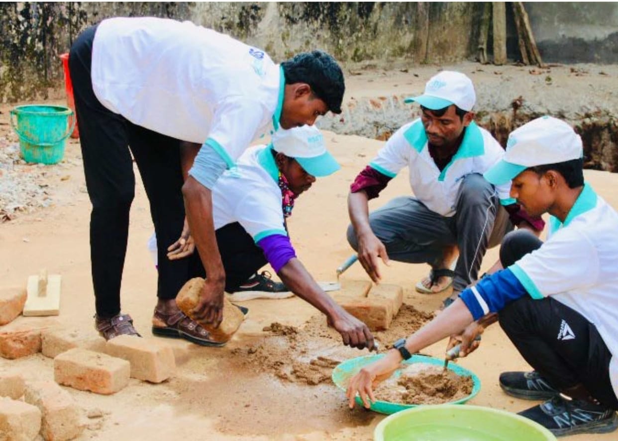 Naxal The hands that once wielded rifles are not involved in construction works a story of change in Sukma.