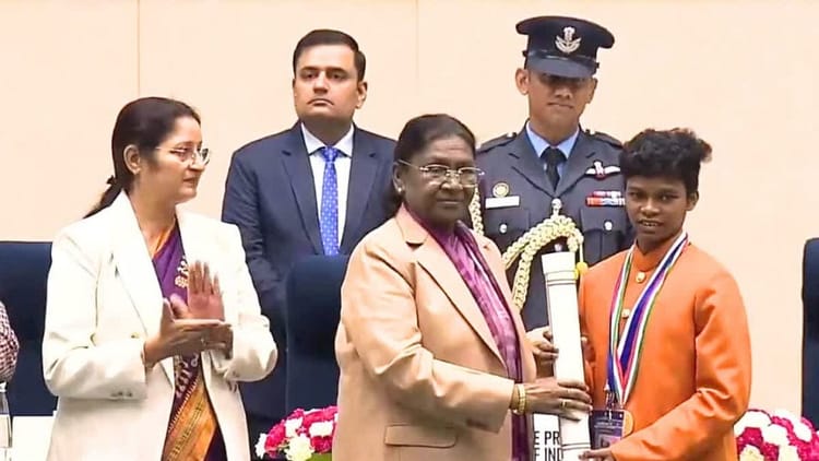 छत्तीसगढ: माओवाद प्रभावित कोंडागांव की योगिता मंडावी को राष्ट्रीय बाल पुरस्कार, राष्ट्रपति ने किया सम्मानित