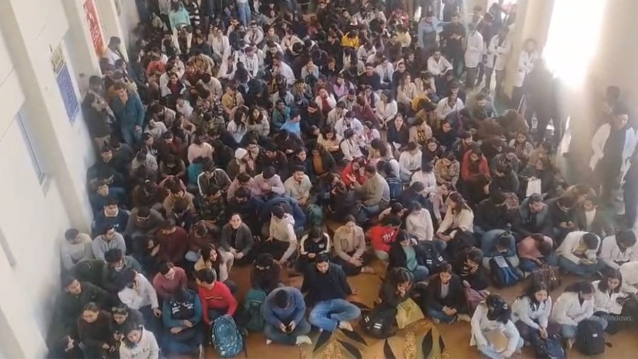 Himachal Doctor Strike: Hospitals Paralyzed as Doctors on Casual Leave, Patients Struggle for Treatment