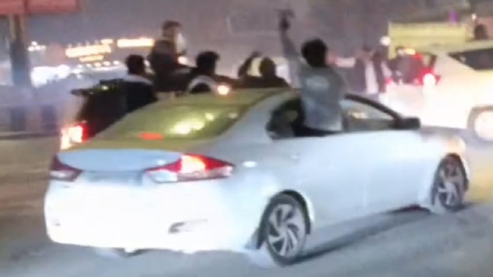 Meerut: ABVP workers in car created ruckus at Begumpul, Sadar Bazar police station in-charge Line present