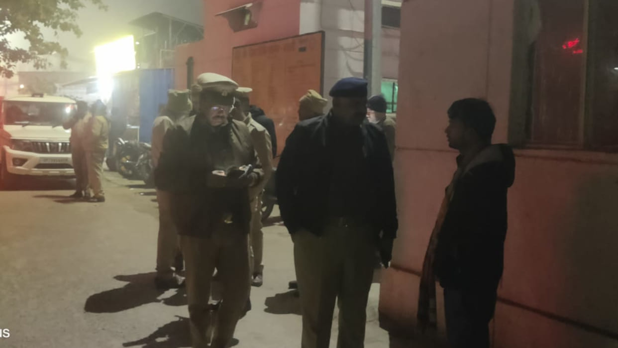 An elderly man sleeping in a shed in the colony was shot dead, two bullets were fired.