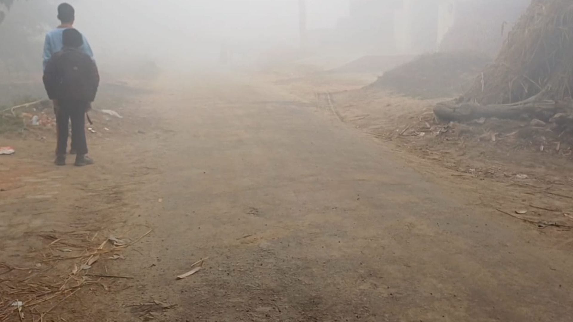 New Year Orange alert issued for fog in Azamgarh minimum temperature drops to 3 degrees icy winds