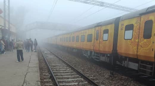 Kanpur Indian Railways crawled through the fog 57 trains were delayed by up to 17 hours bullock cart service