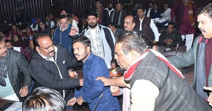 Kanpur heated argument broke out among BJP councilors in the house two were expelled