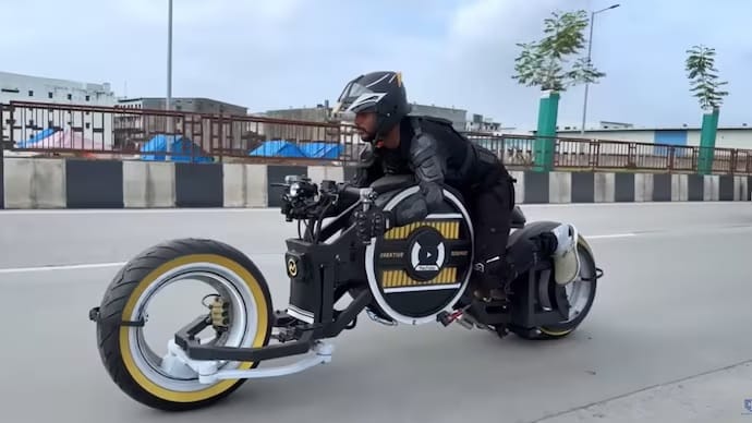 Surat Students Develop ‘Garuda’, India’s First AI-Powered Driverless Electric Motorcycle