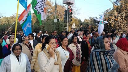 Mahila Congress held a candlelight march and burnt an effigy to protest attacks on Hindus in Bangladesh in Sur