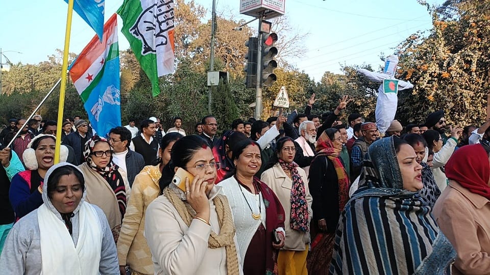 Mahila Congress held a candlelight march and burnt an effigy to protest attacks on Hindus in Bangladesh in Sur