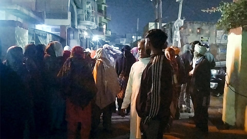villagers held the linemen hostage in Kosikalan