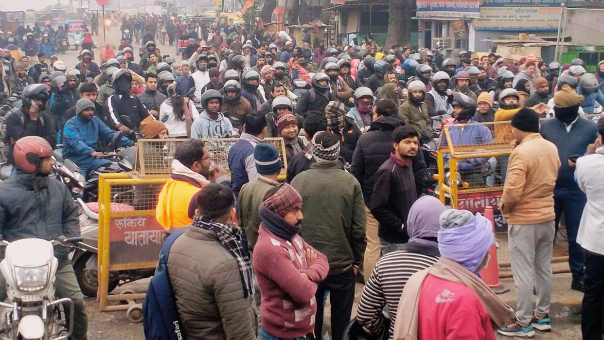 Malviya Bridge 300 people were stranded for four hours in morning traffic resumed in varanasi
