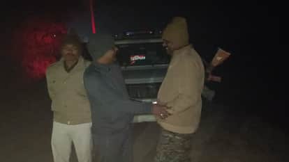 Bihar: Villagers angered by the arrest of a liquor smuggler, attack QRT team.