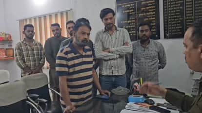 When girlfriend married another boy hurt lover committed suicide family members demanded action in Raigarh