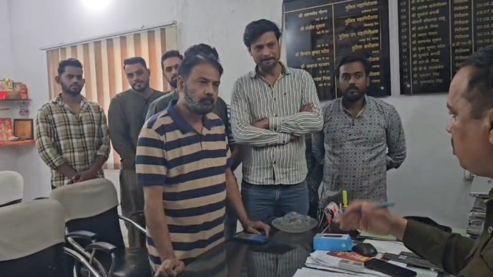 When girlfriend married another boy hurt lover committed suicide family members demanded action in Raigarh