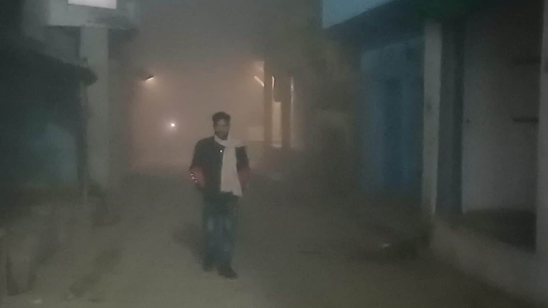 Chandauli engulfed in fog people shiver in cold Meteorological Department provides an update for New Year