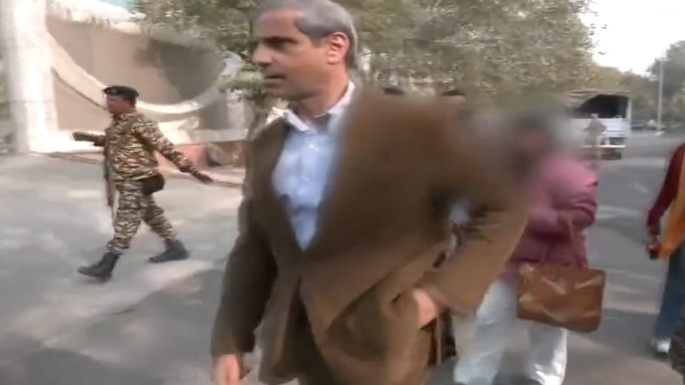 Unnao case Victim reached CBI office with her mother and lawyer in Delhi