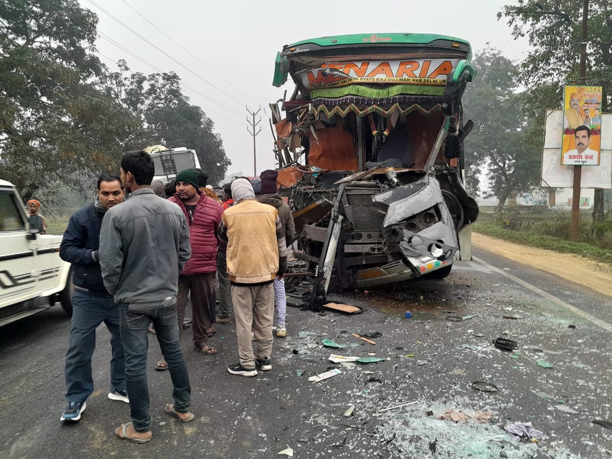 Shravasti: Two double-decker buses collided in fog, 10 injured and three in critical condition