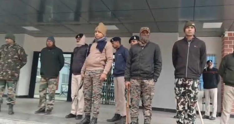 Bihar Police : शक्तिपीठ थावे दुर्गा मंदिर में चोरी के आरोपी का एनकाउंटर; इस्माइल के पास मिला मुकुट का हिस्सा