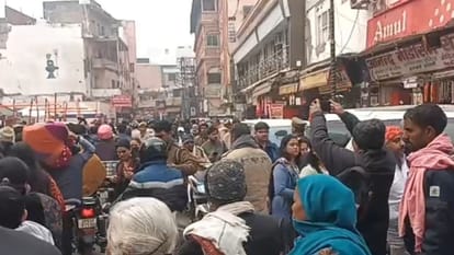 Varanasi Traffic system collapses in Kashi zone commuters struggle amidst massive traffic jams vehicles