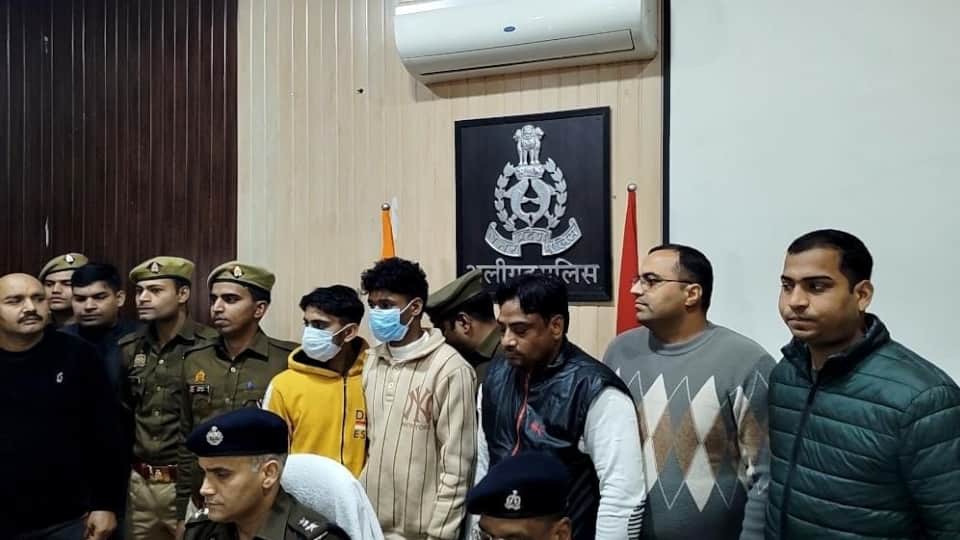 Aligarh double Murder in car solved The hotel owner and his associate Killed to avoid paying gambling debts