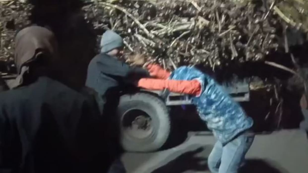 farmer beaten by the sugar mill guards video goes viral in Pilibhit