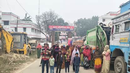 Three people injured after being crushed by a four-wheeler for protesting against assault