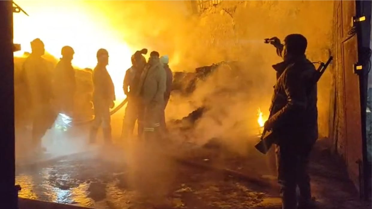 massive fire broke out in a hosiery warehouse at transport nagar in Saharanpur