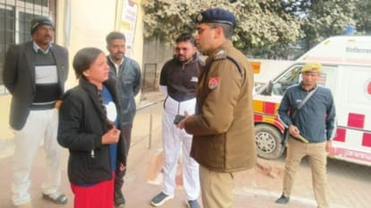 Unnao People kept filming the incident while the older brother stabbed his younger brother with a knife