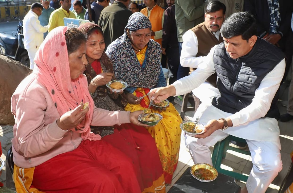 Indore News: Indore begins preparations for cleanliness survey, Mayor hosts poha party