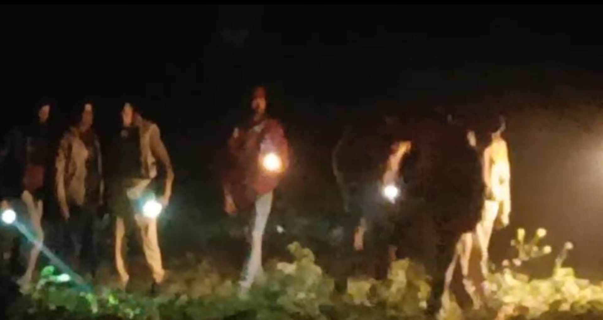 मौके पर मौजूद पुलिसकर्मी