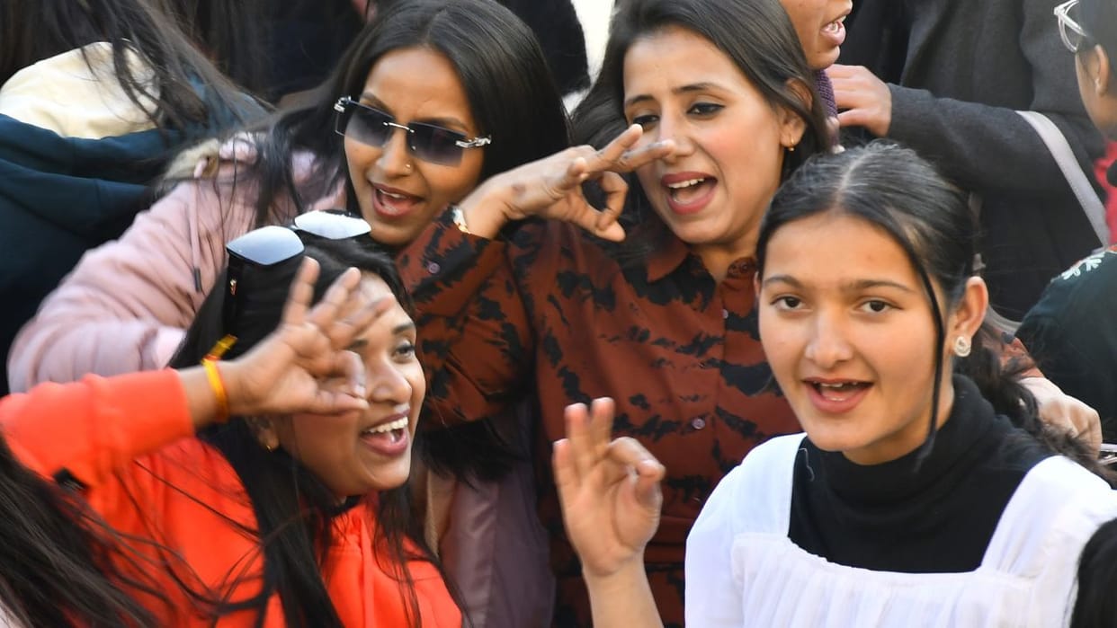 Shimla Winter Carnival fourth evening artists captivated audience with Bollywood Punjabi and Himachali songs