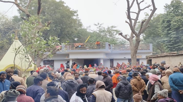 Pratapgarh :सड़क हादसे में प्रधान पति की मौत, तेज रफ्तार पिकप ने बाइक में मारी टक्कर - Pradhan Husband Dies In Road Accident, High Speed Pickup Hits Bike - Amar Ujala Hindi News Live