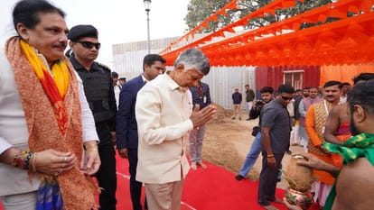 Andhra CM Chandrababu Naidu in Ayodhya Offered Prayers at Ram Mandir Photos Video News in Hindi