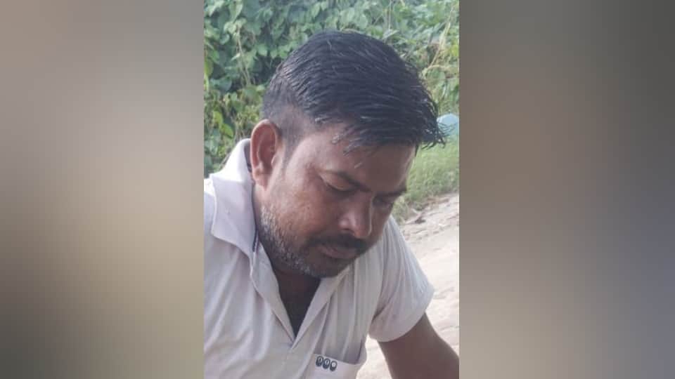 Uncontrolled car crashed into a tree four people killed including two brothers In Saharanpur