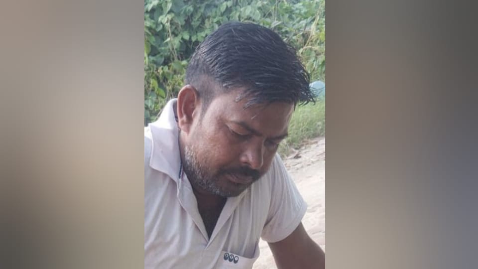 Uncontrolled car crashed into a tree four people killed including two brothers In Saharanpur
