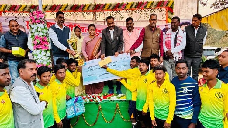 छत्तीसगढ़: सूर्य प्रकाश मेमोरियल फुटबॉल टूर्नामेंट में चिनियां का शानदार प्रदर्शन, अपने नाम किया खिताब