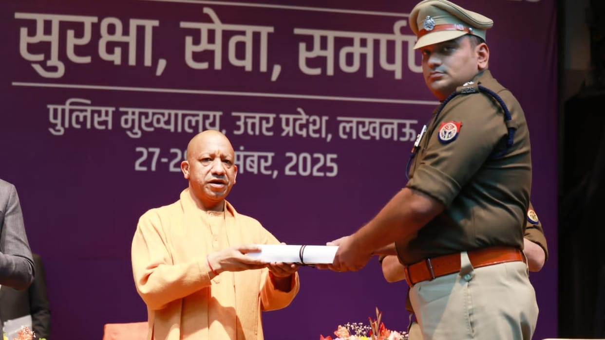 Bareilly SSP Anurag Arya received the Outstanding Service Medal honored by CM Yogi Adityanath in Lucknow