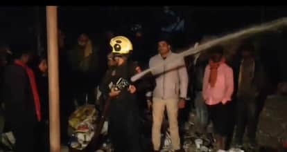 darbhanga kabadi shop fire local help fire brigade