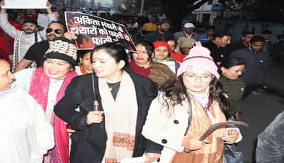 women took to the streets with sickles to protest for Ankita Bhandari in haldwani
