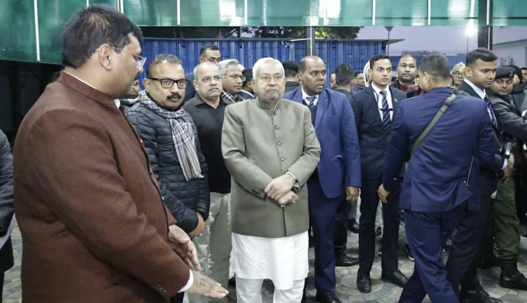 Bihar News: CM Nitish Kumar visited the JDU office today and interacted with leaders and party workers.
