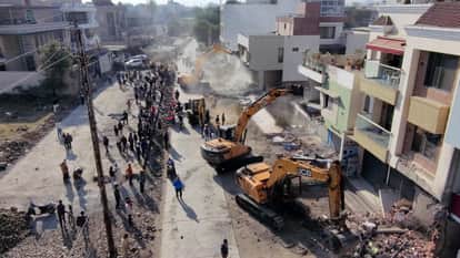 Indore News: Bulldozers run on bungalows in Indore to make way for a 100-feet wide road.