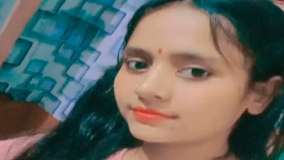 Jalaun: Class 11 student commits suicide by consuming poison after not getting an iPhone
