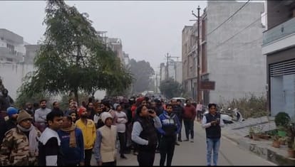 Muzaffarnagar News: The cylinder exploded with a bang, killing the revenue officer, his mother, and his brothe
